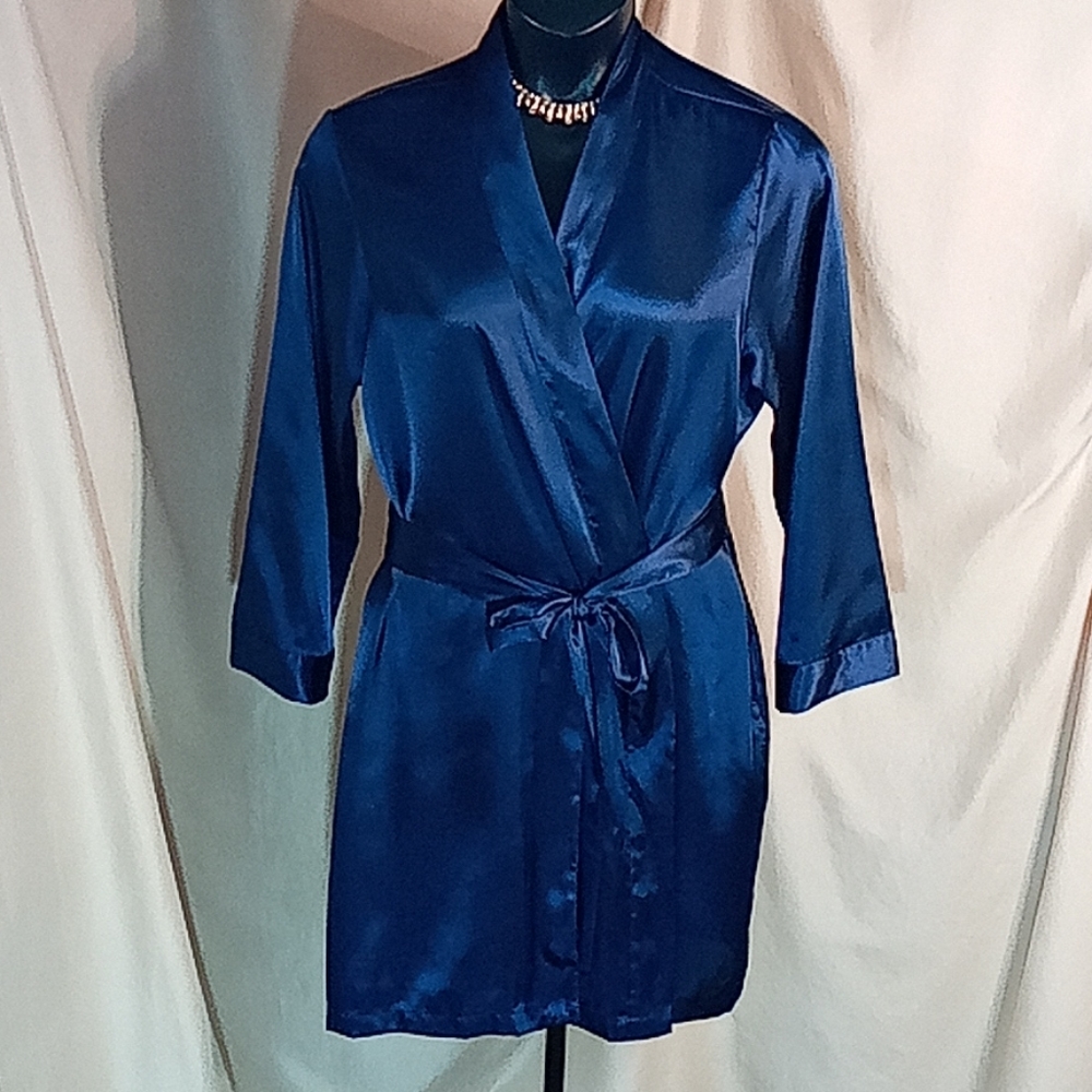 Morgan Taylor Robe - Picture 1 of 4